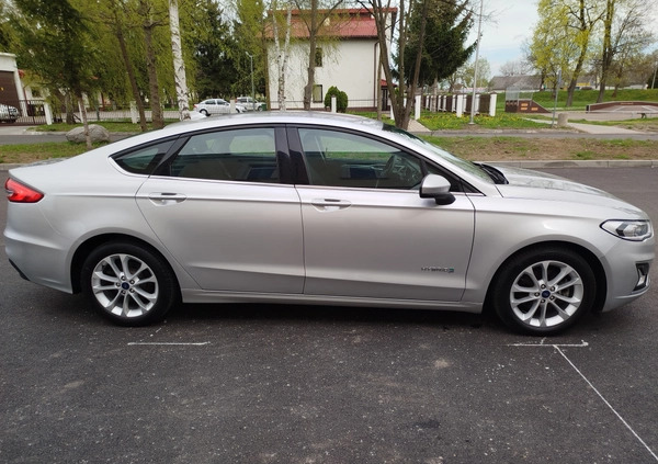 Ford Mondeo cena 71900 przebieg: 69000, rok produkcji 2019 z Przemyśl małe 79